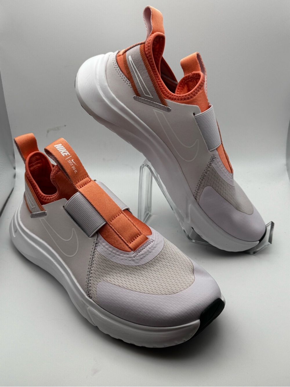 Nike Girls Flex Slip-On Sneakers in Peach and White size 6Y - Picture 2 of 6